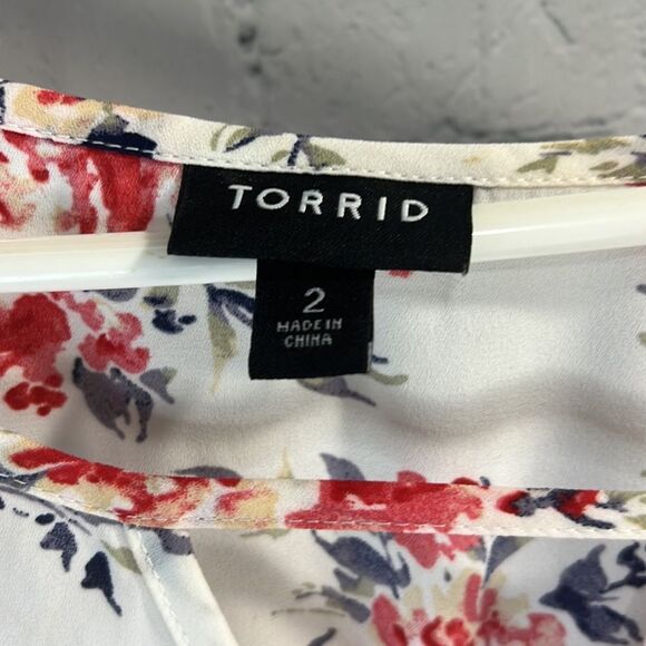 Torrid floral blouse  - Picture 3 of 8